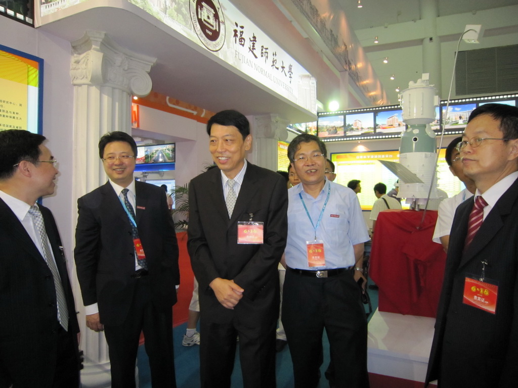 鞠维强厅长到爱体育网_爱体育网（中国）展馆指导