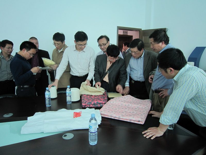 爱体育网_爱体育网(中国)教授参观对接企业